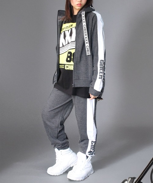 CHEER(チアー)の「サイドラインスウェットスリムパンツ(スウェットパンツ・レディース・ネイビー/グレー・S/M/L)」の5枚目の写真