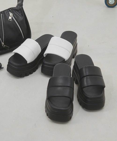 ENVYM（アンビー）の「ワイドベルトサンダル（サンダル・レディース・ブラック/ホワイト・24.5/22.5/23.5）」の11枚目の写真