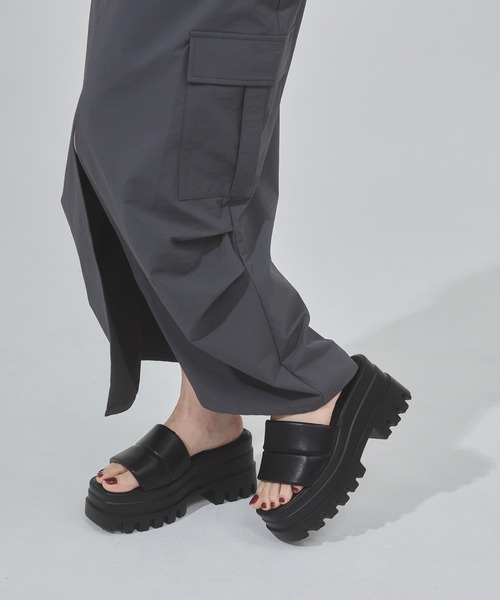 ENVYM（アンビー）の「ワイドベルトサンダル（サンダル・レディース・ブラック/ホワイト・24.5/22.5/23.5）」の13枚目の写真