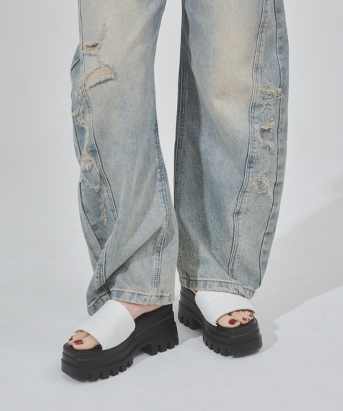 ENVYM（アンビー）の「ワイドベルトサンダル（サンダル・レディース・ブラック/ホワイト・24.5/22.5/23.5）」の6枚目の写真