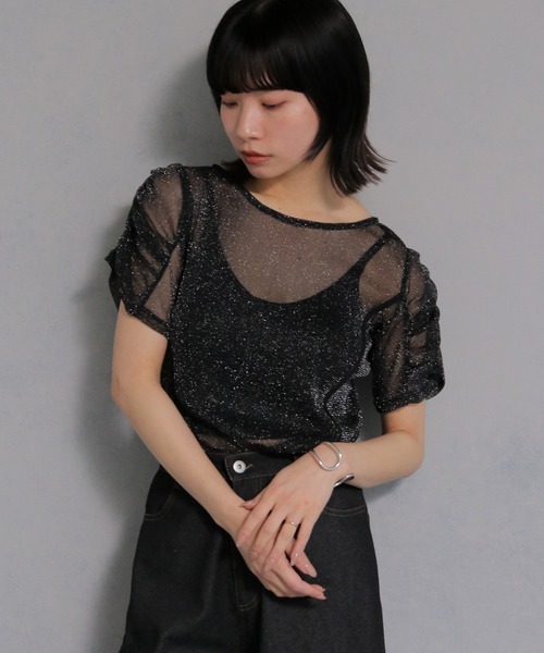 cheriella(シェリエラ)の「【cheriella】ソフトラメシアーパフスリーブトップス半袖 SOFT LAME SHEER PUFF SLEEVE SHORT TOPS(Tシャツ/カットソー・レディース・チャコールグレー/ブラック/アイボリー/ブルーグリーン・M)」の2枚目の写真