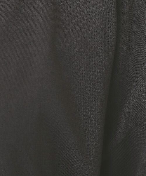 index(インデックス)の「《6色展開》リラクシーショートカーディガン【洗濯機洗い可/接触冷感/抗ピル】(カーディガン/ボレロ・レディース・ブラック/ナチュラル/ネイビー系5/ホワイト系9/ブラウン系その他/チャコールグレー・00)」の12枚目の写真