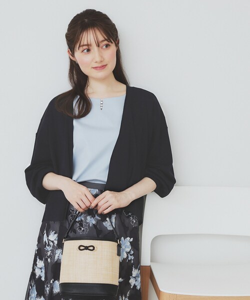 index(インデックス)の「《6色展開》リラクシーショートカーディガン【洗濯機洗い可/接触冷感/抗ピル】(カーディガン/ボレロ・レディース・ブラック/ナチュラル/ネイビー系5/ホワイト系9/ブラウン系その他/チャコールグレー・00)」の22枚目の写真