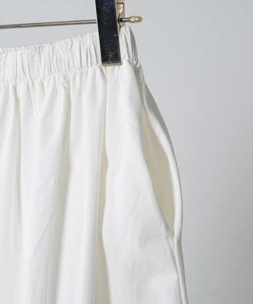 FEKETE(フェケテ)の「tuck long flared skirt / タックロングフレアスカート(スカート・レディース・アイボリー・FREE)」の8枚目の写真