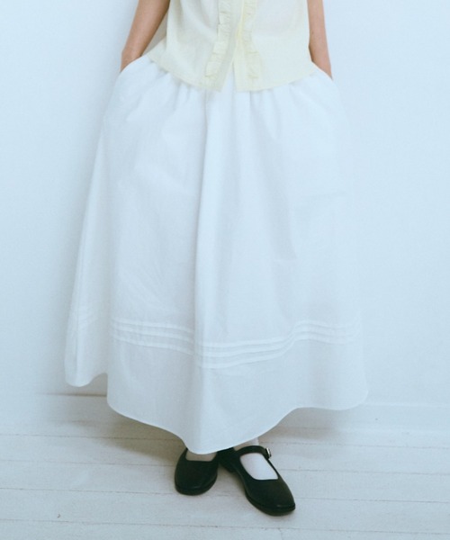FEKETE(フェケテ)の「tuck long flared skirt / タックロングフレアスカート(スカート・レディース・アイボリー・FREE)」の3枚目の写真