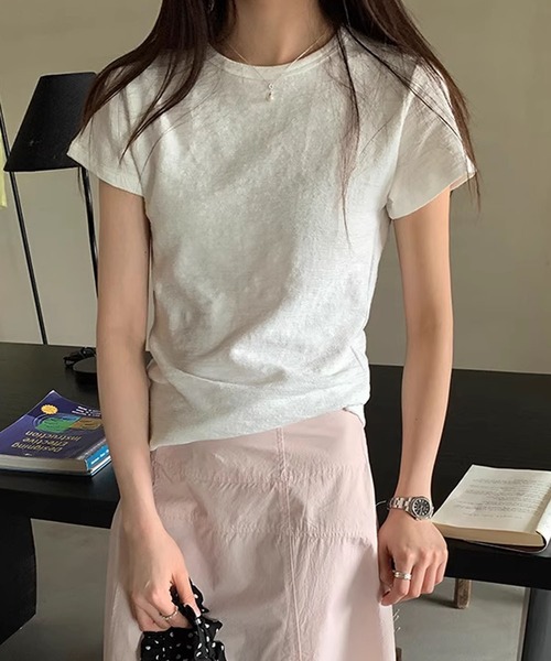 BANICO(バニコ)の「コンパクトシルエットベーシックTシャツ (SS)(Tシャツ/カットソー・レディース・ホワイト/ピンク/ベージュ/グレー/ブルー/ブラック・LARGE/MEDIUM)」の2枚目の写真