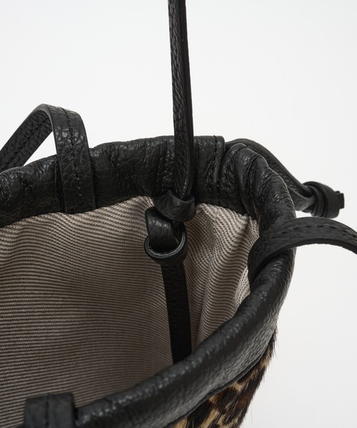 IACUCCI（イアクッチ）の「グラネッロ 2WAYTOTE CAVALLINO/CERVO（ショルダーバッグ・レディース・レオパード・FREE）」の5枚目の写真