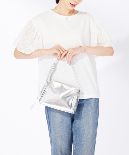 BELLUNA PLUS(ベルーナ)の「袖シアードット切替プルオーバー(Tシャツ/カットソー・レディース・オフホワイト/ブラック/セージグリーン・X-LARGE/LARGE/MEDIUM)」の4枚目の写真