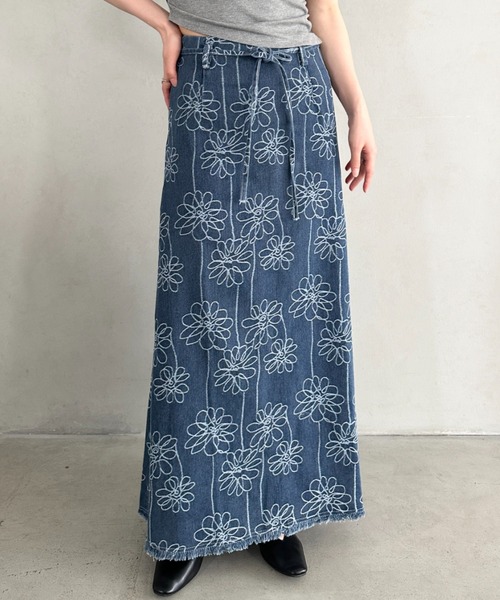 美品☆45R フラワー刺繍 モンプチヒッコリーデニム スカート ストライプ 花柄 美品☆45R フラワー刺繍 モンプチヒッコリーデニム スカート