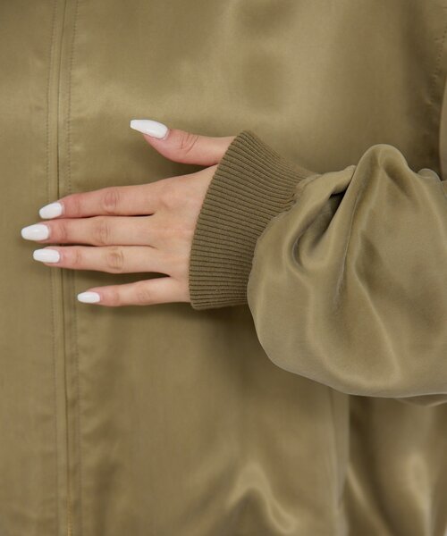 GALLARDAGALANTE(ガリャルダガランテ)の「キュプラサテンブルゾン(ベスト・レディース・ブラック/カーキ/ブラウン・FREE)」の12枚目の写真