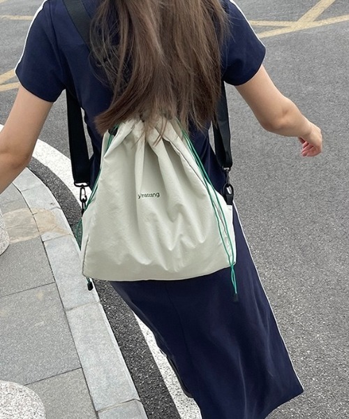 LADY LIKE(レディライク)の「ワンポイント入り巾着ナップサック(バックパック/リュック・レディース・ブラック/ライトグレー/ピンク・F)」の12枚目の写真