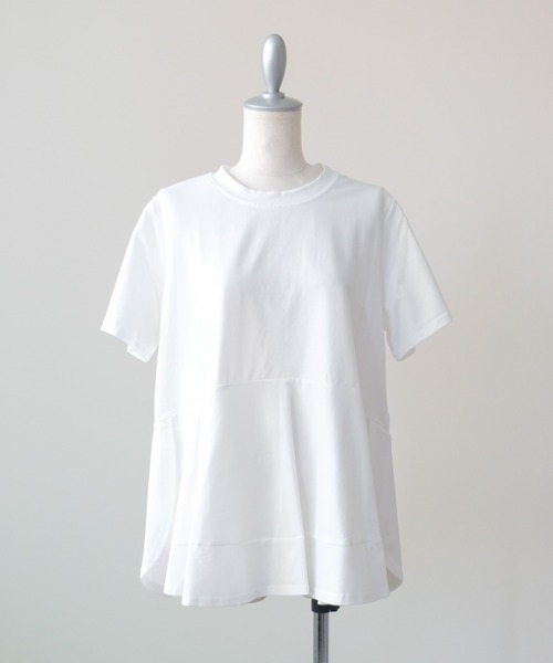 DOLLUPOOPS(ドールアップウップス)の「ヘムサイドスリットフレアトップス(Tシャツ/カットソー・レディース・オフホワイト/ブラック/ベージュ/ブラウン・38)」の2枚目の写真