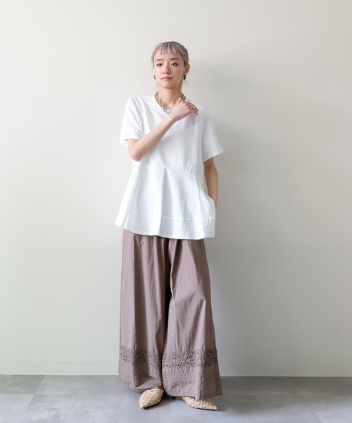 DOLLUPOOPS(ドールアップウップス)の「ヘムサイドスリットフレアトップス(Tシャツ/カットソー・レディース・オフホワイト/ブラック/ベージュ/ブラウン・38)」の19枚目の写真