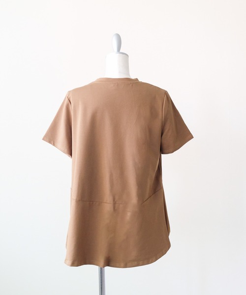 DOLLUPOOPS(ドールアップウップス)の「ヘムサイドスリットフレアトップス(Tシャツ/カットソー・レディース・オフホワイト/ブラック/ベージュ/ブラウン・38)」の10枚目の写真