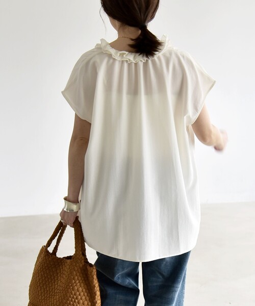 quaranciel(カランシエル)の「quaranciel:〈洗濯機可能〉フリルカラー リボン フレンチスリーブ ブラウス(シャツ/ブラウス・レディース・ブラック/ライトブルー/ブラウン/ホワイト・ONE SIZE)」の12枚目の写真