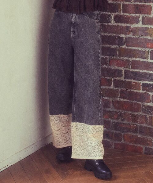 earth music&ecology（アースミュージックアンドエコロジー）の「裾レースデニムパンツ（デニムパンツ・レディース・ブラック・S/M）」の19枚目の写真