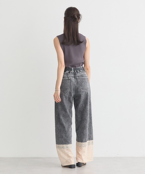 earth music&ecology（アースミュージックアンドエコロジー）の「裾レースデニムパンツ（デニムパンツ・レディース・ブラック・S/M）」の2枚目の写真