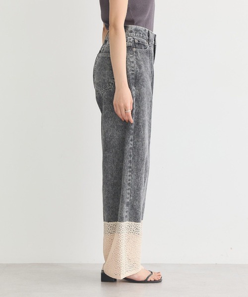 earth music&ecology（アースミュージックアンドエコロジー）の「裾レースデニムパンツ（デニムパンツ・レディース・ブラック・S/M）」の4枚目の写真