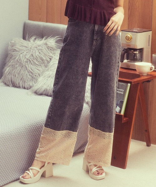 earth music&ecology（アースミュージックアンドエコロジー）の「裾レースデニムパンツ（デニムパンツ・レディース・ブラック・S/M）」の14枚目の写真