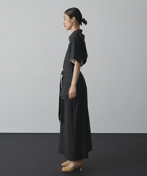 UNITED TOKYO(ユナイテッドトウキョウ)の「【残りわずか!】《2way》Cargo Belted Shirt Dress|細見え/ウォッシャブル/ストレッチ/オケージョン/接触冷感/超軽量/半袖/秋服(ワンピース・レディース・グレー/ブラック・1/2)」の7枚目の写真