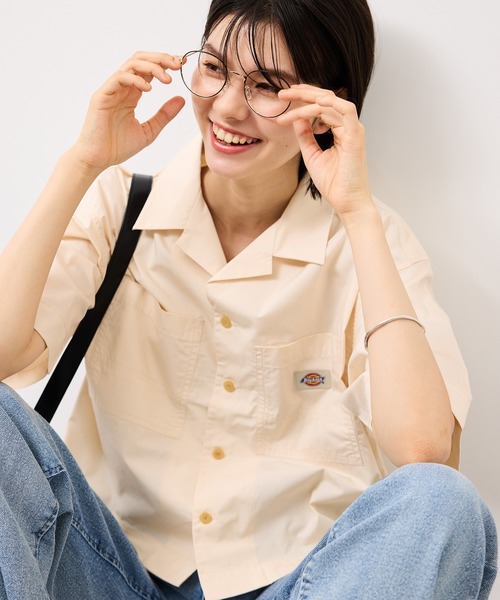 Dickies（ディッキーズ）の「【Dickies】コットンダンプクロップドシャツ（シャツ/ブラウス・レディース・サックスブルー/ホワイト系その他5/ブラック・38）」の2枚目の写真