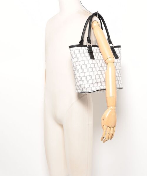 JILL STUART（ジルスチュアート）の「JILL STUART(ジル スチュアート)　ブランチ　トート（トートバッグ・レディース・ブラック/チョコ・FREE）」の6枚目の写真