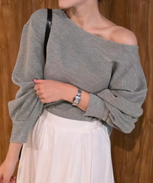 JUNOAH（ジュノア）の「ワンショルスウェット（スウェット・レディース・杢グレー/アイボリー/ブラック・LARGE/MEDIUM/SMALL）」の3枚目の写真