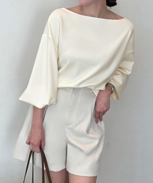 JUNOAH（ジュノア）の「ワンショルスウェット（スウェット・レディース・杢グレー/アイボリー/ブラック・LARGE/MEDIUM/SMALL）」の2枚目の写真