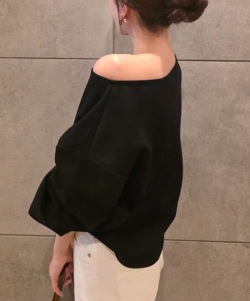 JUNOAH（ジュノア）の「ワンショルスウェット（スウェット・レディース・杢グレー/アイボリー/ブラック・LARGE/MEDIUM/SMALL）」の5枚目の写真