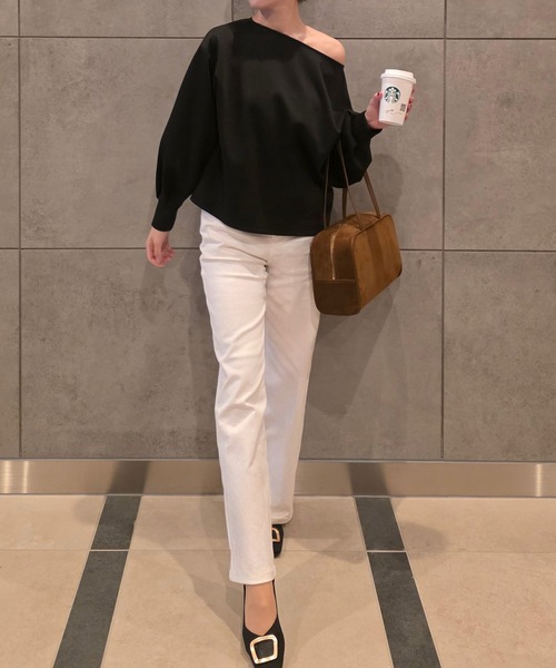 JUNOAH（ジュノア）の「ワンショルスウェット（スウェット・レディース・杢グレー/アイボリー/ブラック・LARGE/MEDIUM/SMALL）」の7枚目の写真