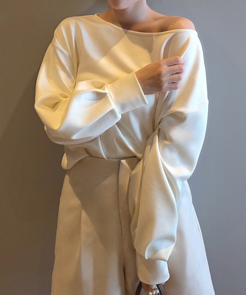 JUNOAH（ジュノア）の「ワンショルスウェット（スウェット・レディース・杢グレー/アイボリー/ブラック・LARGE/MEDIUM/SMALL）」の8枚目の写真