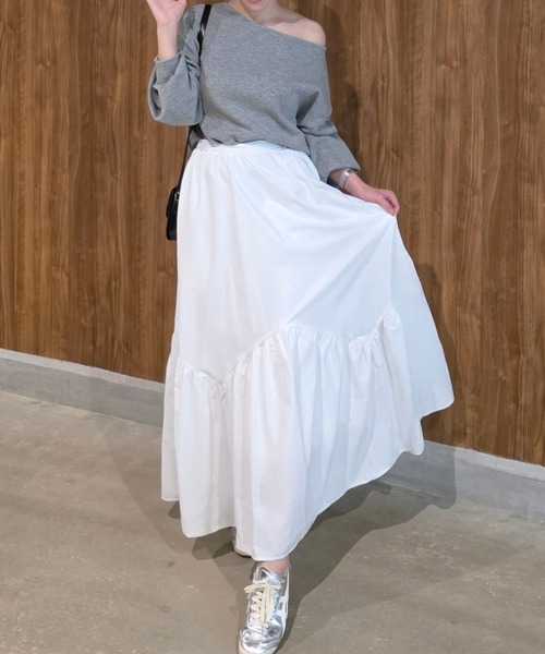 JUNOAH（ジュノア）の「ワンショルスウェット（スウェット・レディース・杢グレー/アイボリー/ブラック・LARGE/MEDIUM/SMALL）」の12枚目の写真