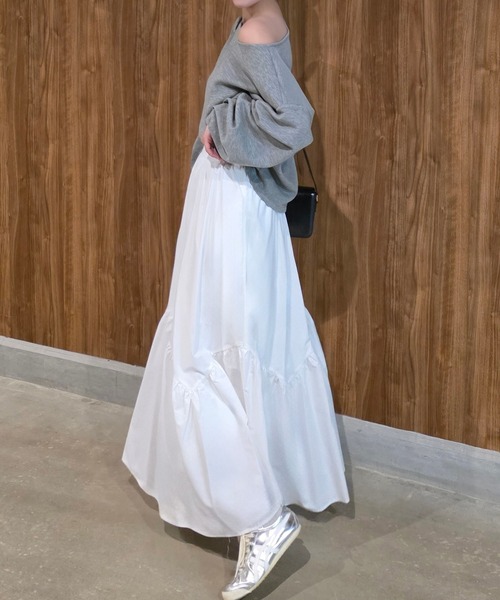 JUNOAH（ジュノア）の「ワンショルスウェット（スウェット・レディース・杢グレー/アイボリー/ブラック・LARGE/MEDIUM/SMALL）」の13枚目の写真