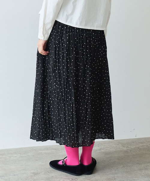 bulle de savon（ビュルデサボン）の「△《early spring》しわしわdot print ランダムタックスカート（スカート・レディース・ブラック・FREE）」の4枚目の写真