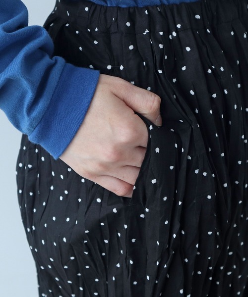 bulle de savon（ビュルデサボン）の「△《early spring》しわしわdot print ランダムタックスカート（スカート・レディース・ブラック・FREE）」の16枚目の写真