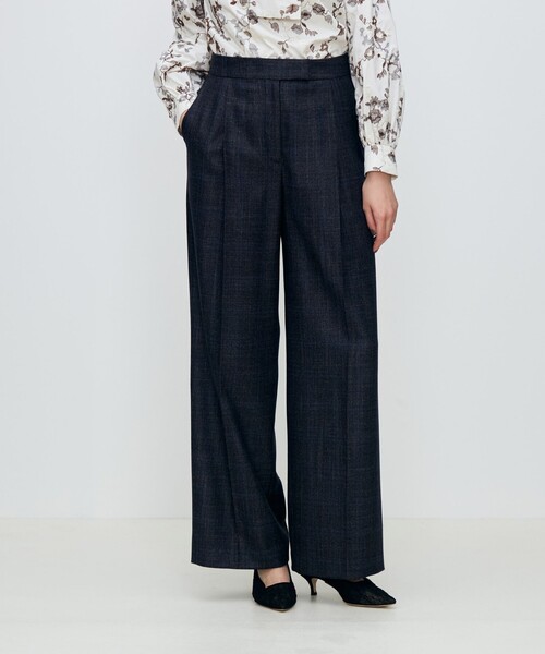 TOMORROWLAND collection(トゥモローランドコレクション)の「SILK AIR PANE タックワイドパンツ(その他パンツ・レディース・グレー系その他/ネイビー・36/34)」の5枚目の写真