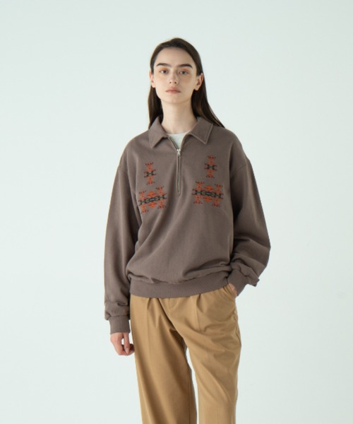 ピグメントダイ・EMB・ハーフジッププルーバー（スウェット