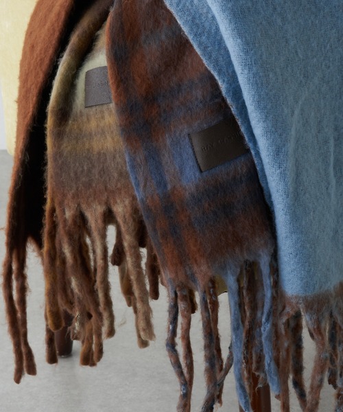 RAY CASSIN(レイカズン)の「リバーシブルチェックマフラー(マフラー・レディース・ブラウン系その他2/ベージュ系その他2・FREE)」の13枚目の写真