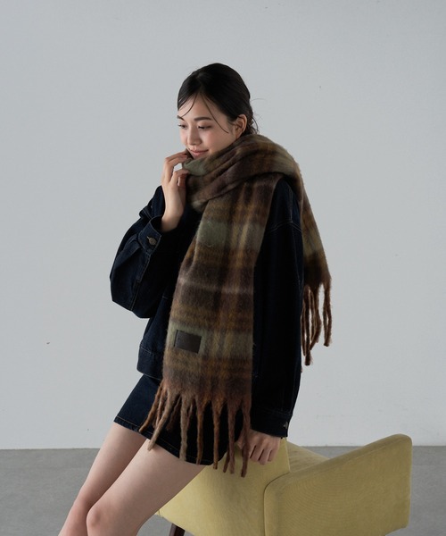 RAY CASSIN(レイカズン)の「リバーシブルチェックマフラー(マフラー・レディース・ブラウン系その他2/ベージュ系その他2・FREE)」の11枚目の写真