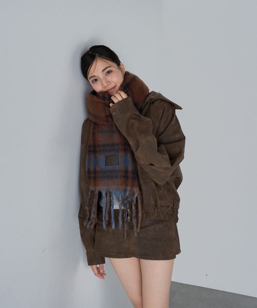 RAY CASSIN(レイカズン)の「リバーシブルチェックマフラー(マフラー・レディース・ブラウン系その他2/ベージュ系その他2・FREE)」の6枚目の写真