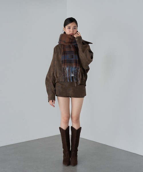 RAY CASSIN(レイカズン)の「リバーシブルチェックマフラー(マフラー・レディース・ブラウン系その他2/ベージュ系その他2・FREE)」の3枚目の写真