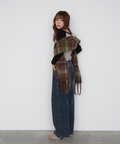 RAY CASSIN(レイカズン)の「リバーシブルチェックマフラー(マフラー・レディース・ブラウン系その他2/ベージュ系その他2・FREE)」の17枚目の写真