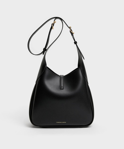 CHARLES & KEITH(チャールズ & キース)の「Adalyn アダリン メタリックバックル ベルトホーボーバッグ(ショルダーバッグ・レディース・ブラック・L)」の9枚目の写真