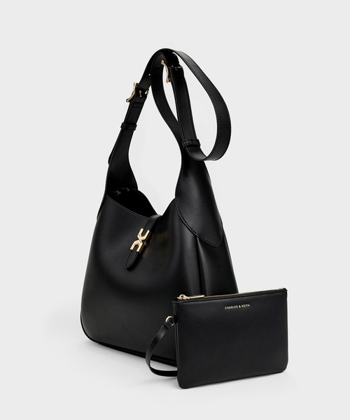 CHARLES & KEITH(チャールズ & キース)の「Adalyn アダリン メタリックバックル ベルトホーボーバッグ(ショルダーバッグ・レディース・ブラック・L)」の10枚目の写真