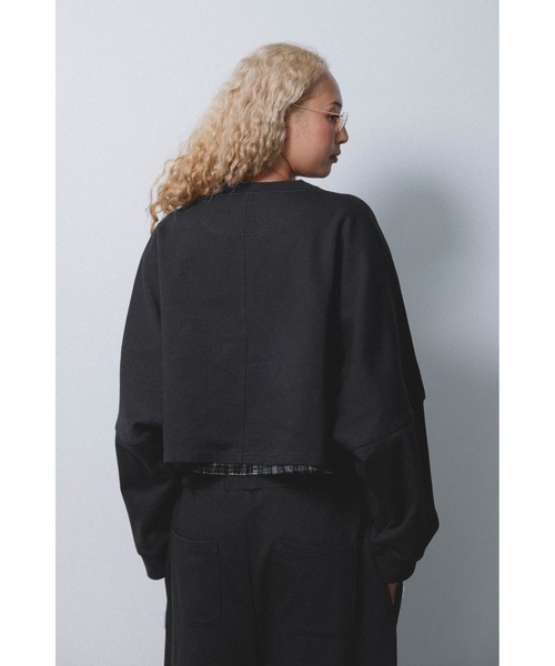 ALEXIA STAM（アリシアスタン）の「Wellness Cropped Crewneck Sweatshirt /ウェルネス クロップドスウェット（スウェット・レディース・ブラック/チャコールグレー・FREE）」の6枚目の写真