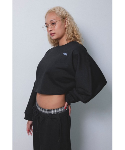 ALEXIA STAM（アリシアスタン）の「Wellness Cropped Crewneck Sweatshirt /ウェルネス クロップドスウェット（スウェット・レディース・ブラック/チャコールグレー・FREE）」の4枚目の写真