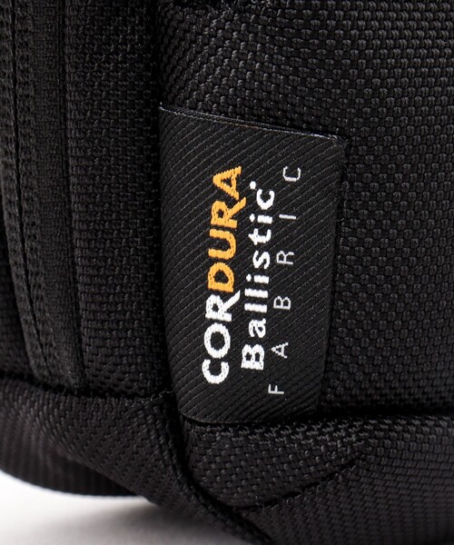 NOLLEY’S（ノーリーズ）の「【Incase/インケース】Tracks Small Shoulder Pouch（ショルダーバッグ・メンズ・ブラック・FREE）」の5枚目の写真