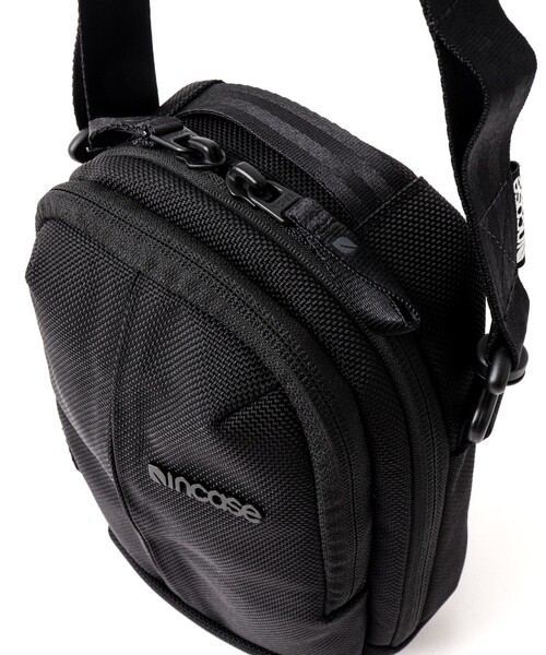 NOLLEY’S（ノーリーズ）の「【Incase/インケース】Tracks Small Shoulder Pouch（ショルダーバッグ・メンズ・ブラック・FREE）」の9枚目の写真