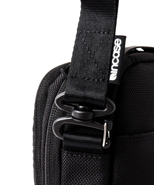 NOLLEY’S（ノーリーズ）の「【Incase/インケース】Tracks Small Shoulder Pouch（ショルダーバッグ・メンズ・ブラック・FREE）」の6枚目の写真