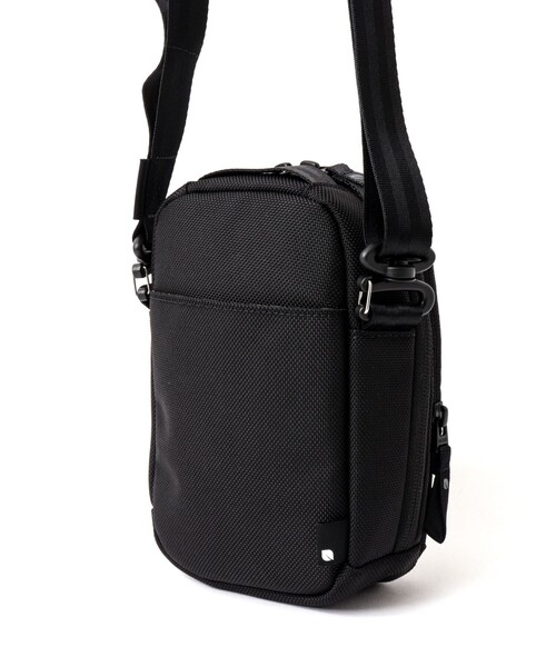 NOLLEY’S（ノーリーズ）の「【Incase/インケース】Tracks Small Shoulder Pouch（ショルダーバッグ・メンズ・ブラック・FREE）」の12枚目の写真